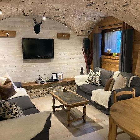Two Bedroom Apartment La Voute, Chandon Near Meribel - Sleeps 4 Adults Or 2 Adults And 3 Children Les Allues Екстериор снимка