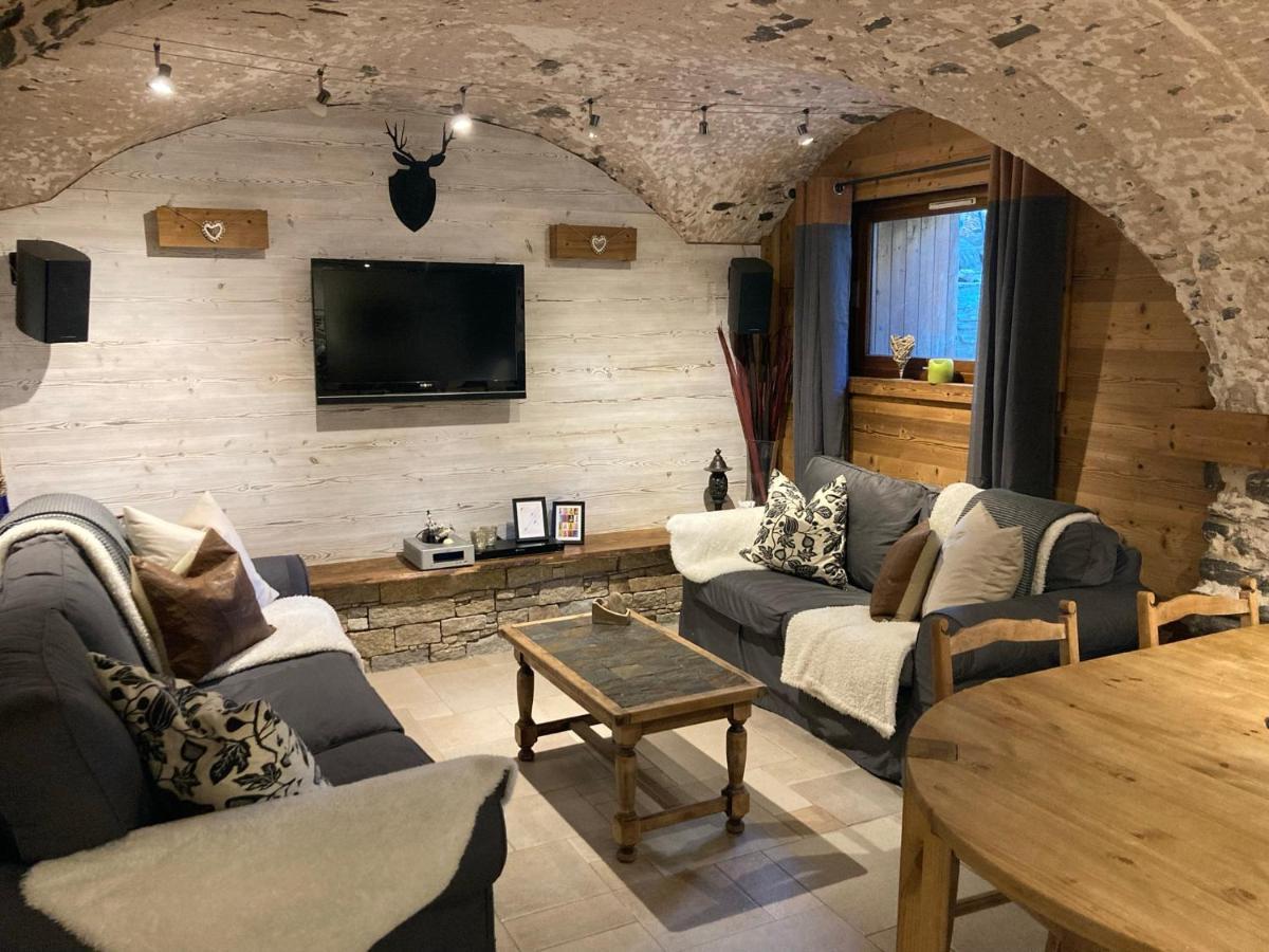 Two Bedroom Apartment La Voute, Chandon Near Meribel - Sleeps 4 Adults Or 2 Adults And 3 Children Les Allues Екстериор снимка